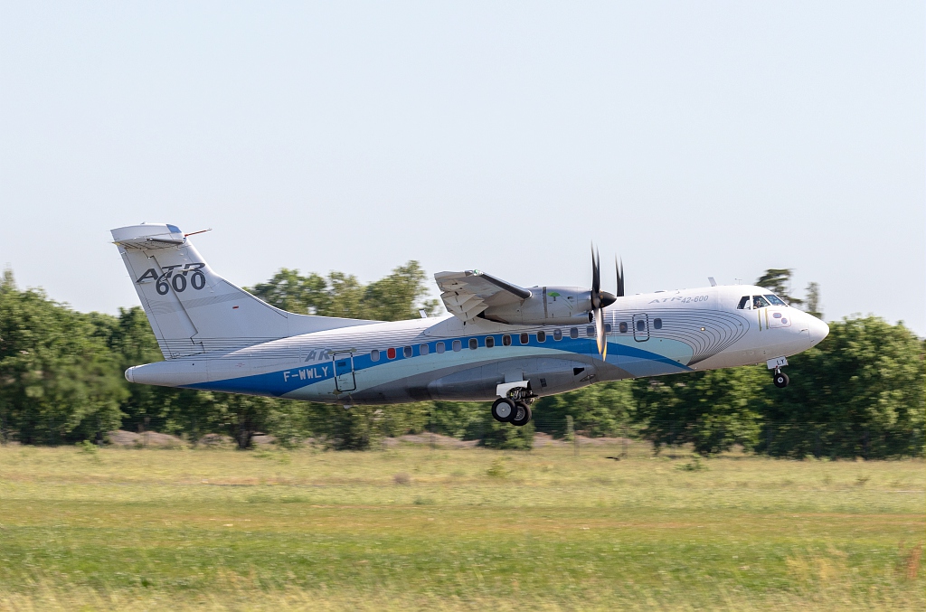 ATR 42-600S STOL takes flight in its partial configuration - ATR